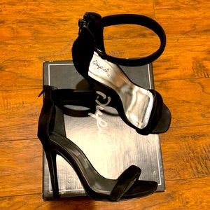 Qupid Suede Black Heels size 7.5